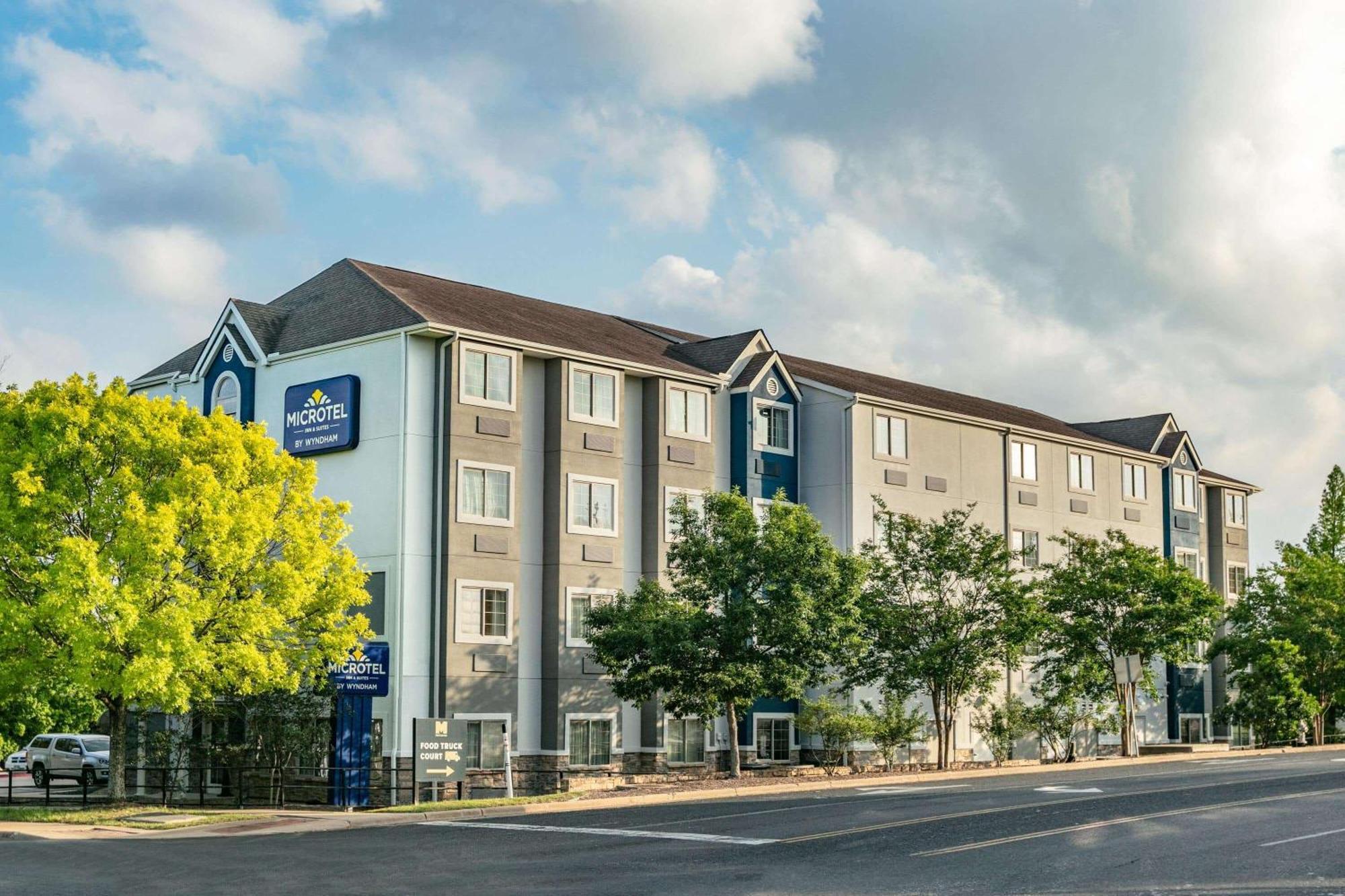 Microtel Inn & Suites By Wyndham Austin Airport Extérieur photo