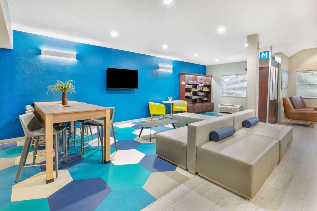 Microtel Inn & Suites By Wyndham Austin Airport Extérieur photo