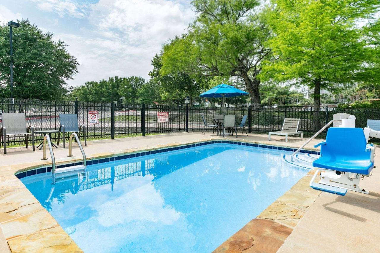 Microtel Inn & Suites By Wyndham Austin Airport Extérieur photo