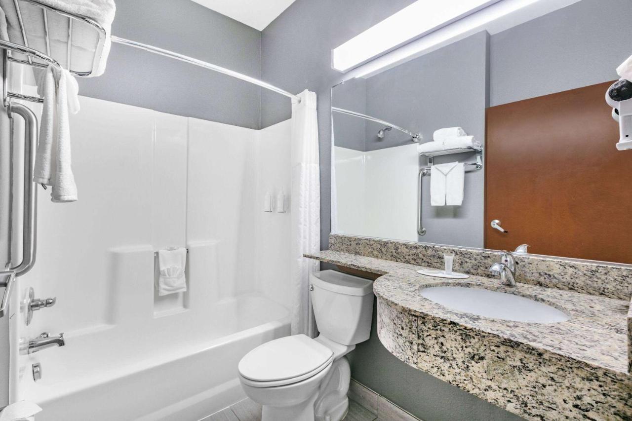 Microtel Inn & Suites By Wyndham Austin Airport Extérieur photo
