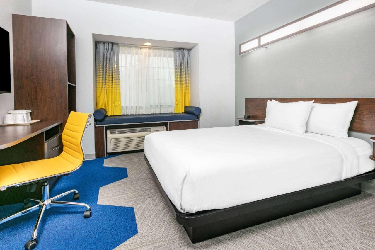 Microtel Inn & Suites By Wyndham Austin Airport Extérieur photo