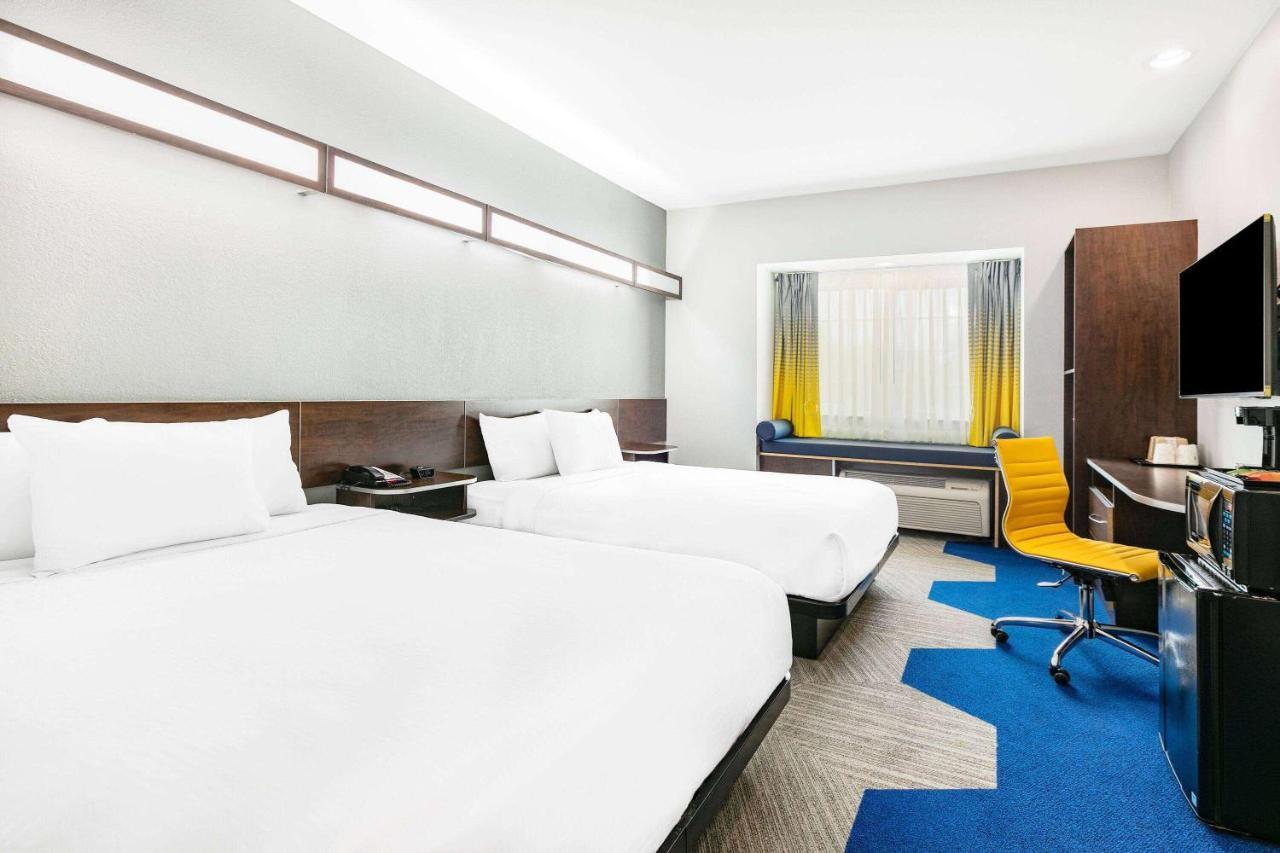 Microtel Inn & Suites By Wyndham Austin Airport Extérieur photo