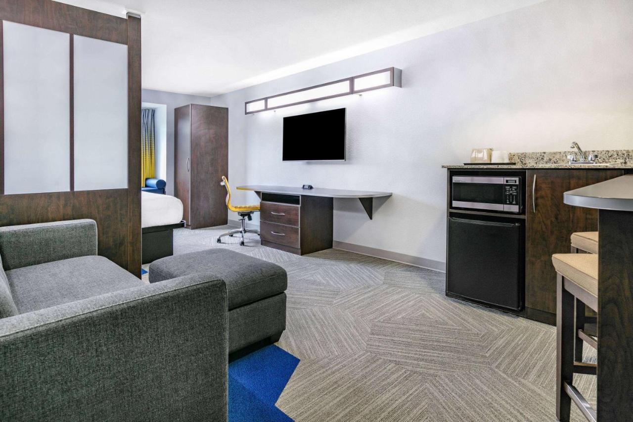 Microtel Inn & Suites By Wyndham Austin Airport Extérieur photo