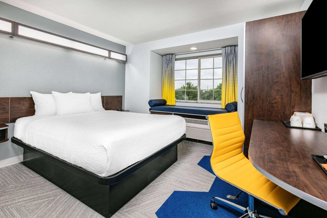 Microtel Inn & Suites By Wyndham Austin Airport Extérieur photo