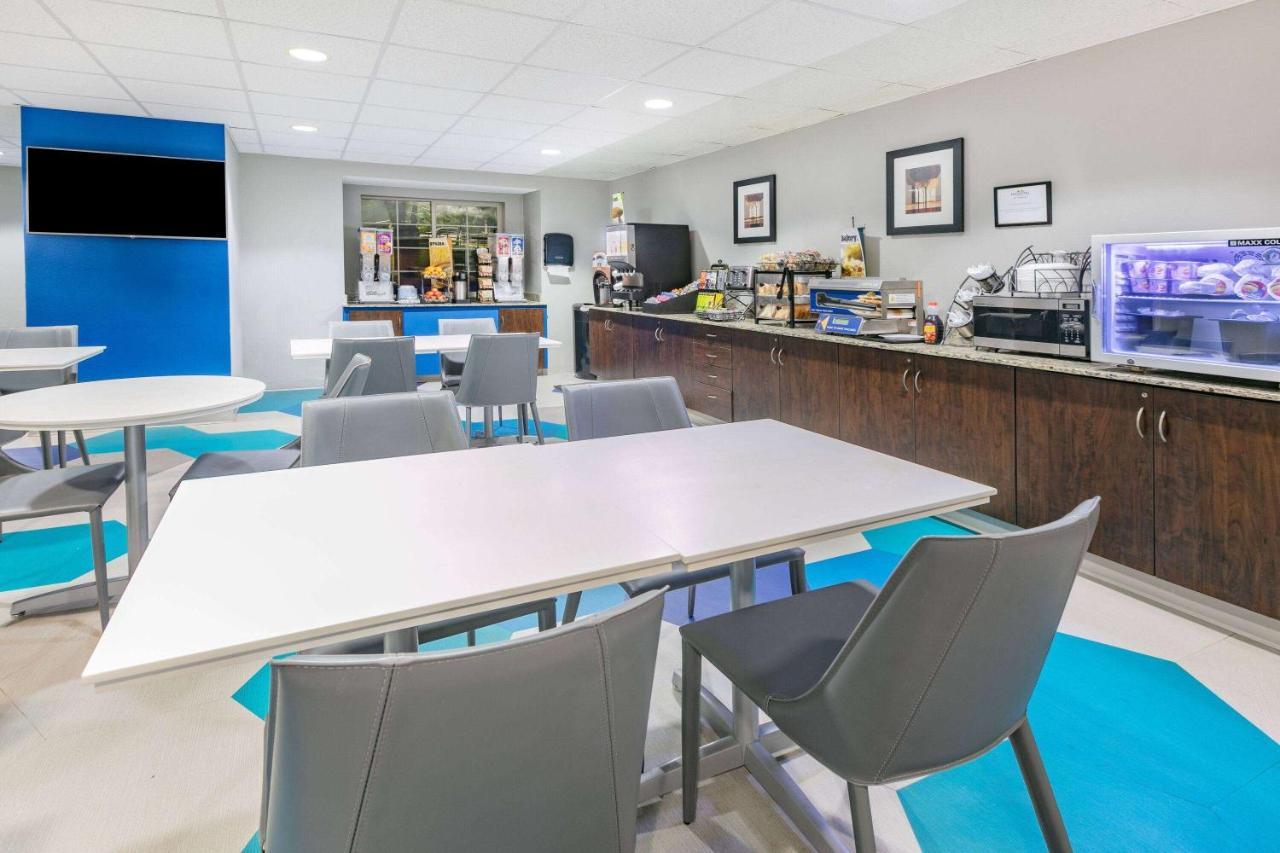 Microtel Inn & Suites By Wyndham Austin Airport Extérieur photo