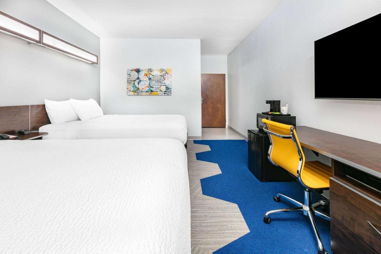 Microtel Inn & Suites By Wyndham Austin Airport Extérieur photo